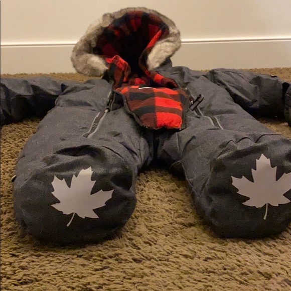 Great Baby snowsuit used twice. - Picture 4 of 10